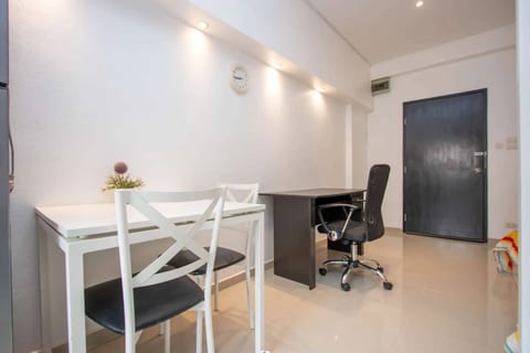 Simple Studio In Chiang Mai + Roof Access