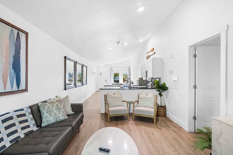 The Branson Breezy | 2BR • 2BA • 4 Beds • Sleeps 7 image 2