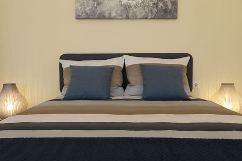 Apartment and Rooms Bed and Breakfast Three Angels - Unit 205326-5