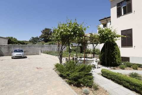 Apartment and Rooms Bed and Breakfast Three Angels - Unit 205327-5
