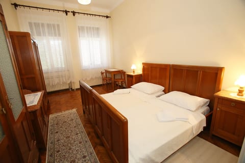 Apartment and Rooms Bed and Breakfast Three Angels - Unit 205328-5