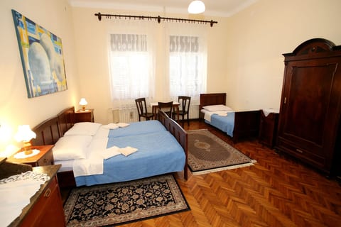 Apartment and Rooms Bed and Breakfast Three Angels - Unit 205329-5