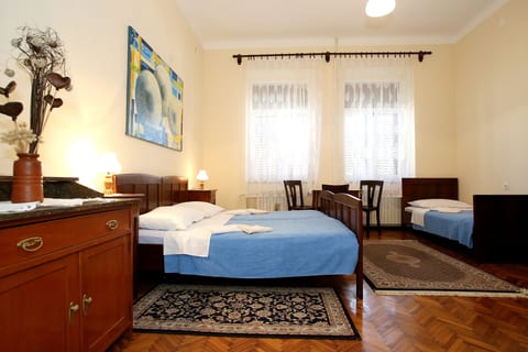 Apartment and Rooms Bed and Breakfast Three Angels - Unit 205329-5
