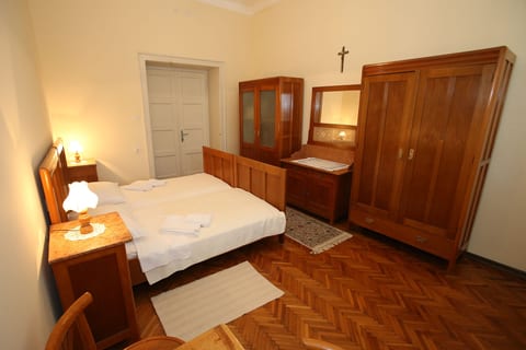 Apartment and Rooms Bed and Breakfast Three Angels - Unit 205328-5