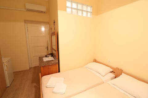 Apartment and Rooms Bed and Breakfast Three Angels - Unit 205330-5