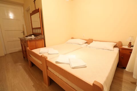Apartment and Rooms Bed and Breakfast Three Angels - Unit 205330-5