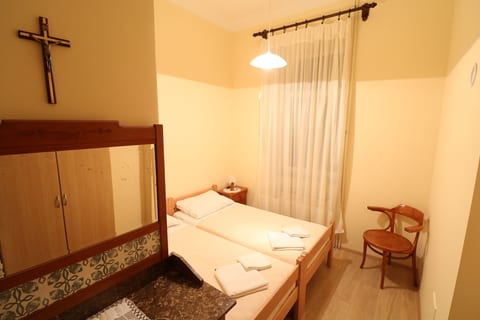 Apartment and Rooms Bed and Breakfast Three Angels - Unit 205330-5