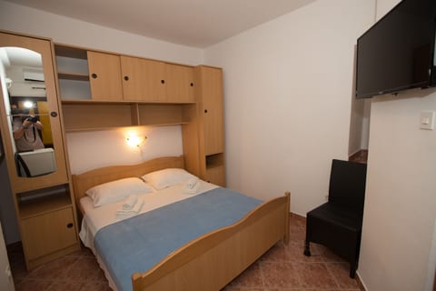 Apartments and Rooms Guesthouse Francesca - Unit 205335-5