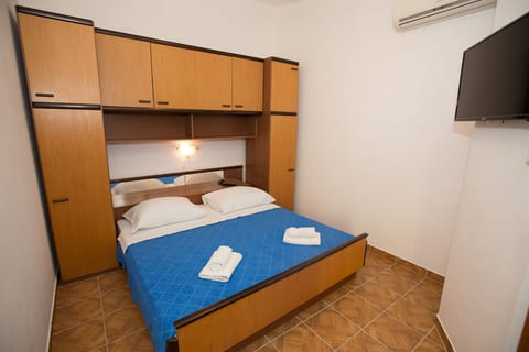 Apartments and Rooms Guesthouse Francesca - Unit 205336-5