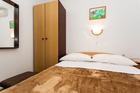 Apartment and Rooms Mira - Unit 209256-5