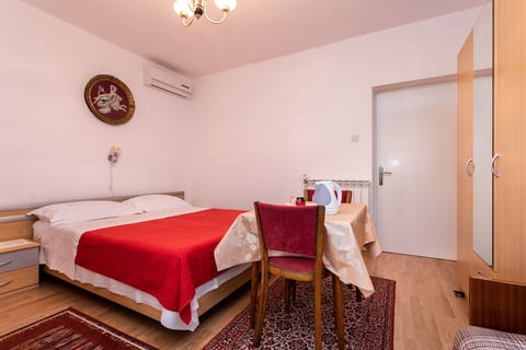 Apartment and Rooms Mira - Unit 209258-5