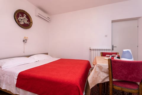Apartment and Rooms Mira - Unit 209258-5