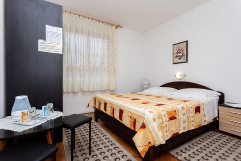 Apartment and Rooms Mira - Unit 209259-5