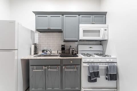 Charming 2BR | 1BA | 6 Beds NYC