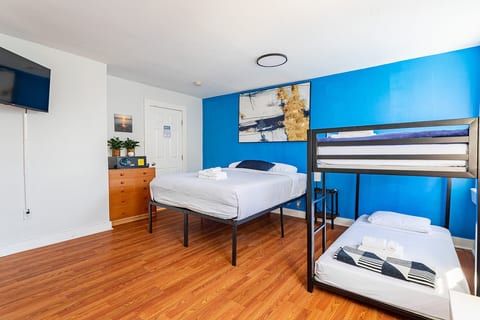 Charming 2BR | 1BA | 6 Beds NYC