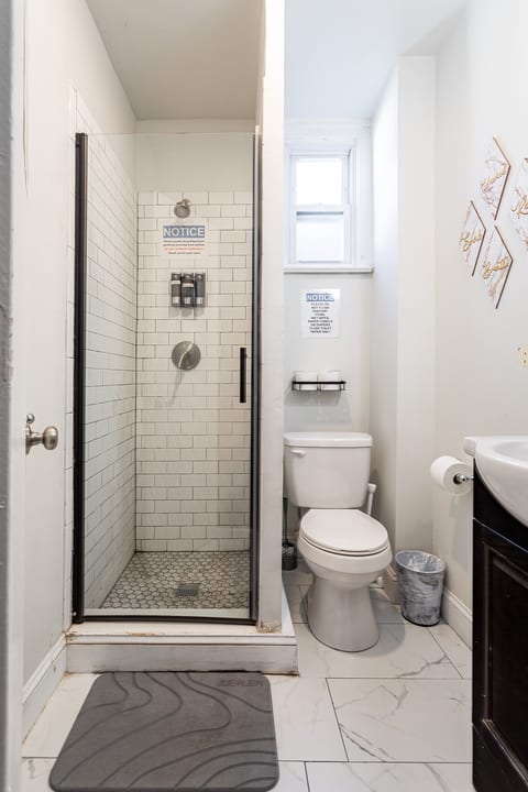Charming 2BR | 1BA | 6 Beds NYC