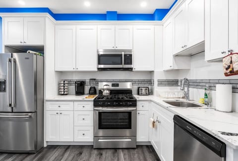 Full Kitchen_
