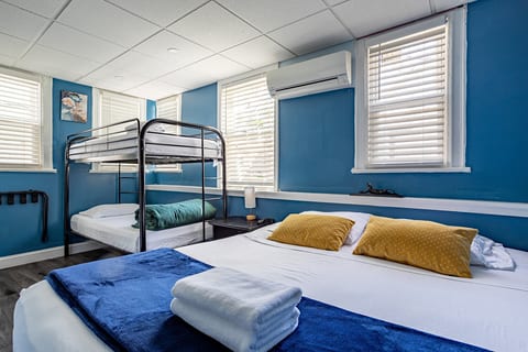 Luxurious 4BR | 2BA | 9 Beds NYC + Free Parking