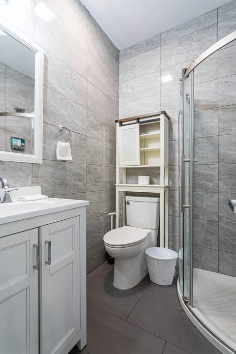 Luxurious 4BR | 2BA | 9 Beds NYC + Free Parking