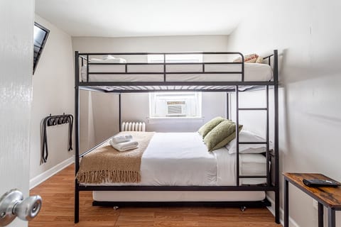 Deluxe 4BR-2BA-12Beds | Parking | NYC | EWR 15 min