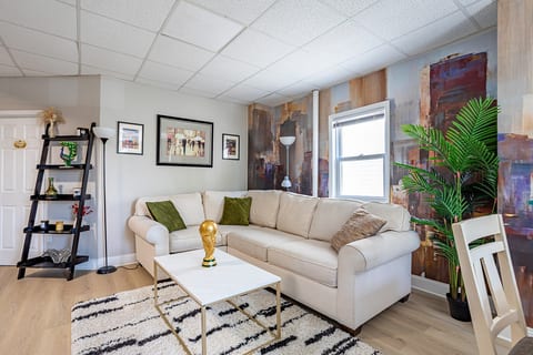 Deluxe 4BR | 2BA | 12 Beds NYC + Free Parking