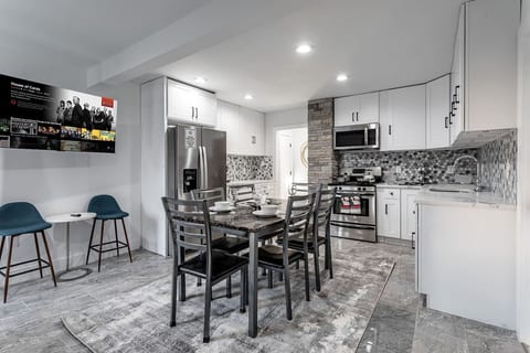 Ultra Modern 4BR Apartment | NYC Access + Free Parking