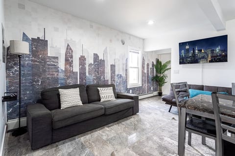 Ultra Modern 4BR Apartment | NYC Access + Free Parking