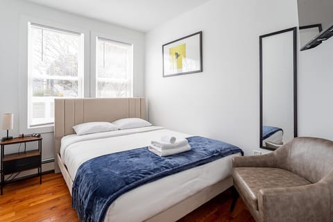 Ultra Modern 4BR-2BA-9 Beds | MetLife-NYC-Parking