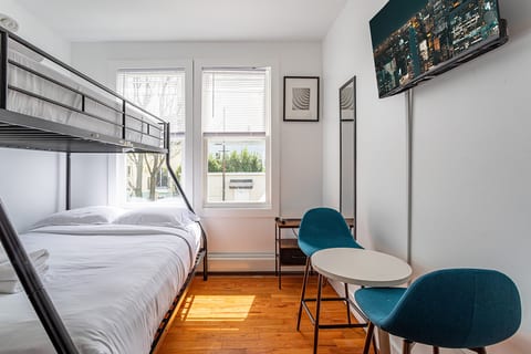 Ultra Modern 4BR Apartment | NYC Access + Free Parking