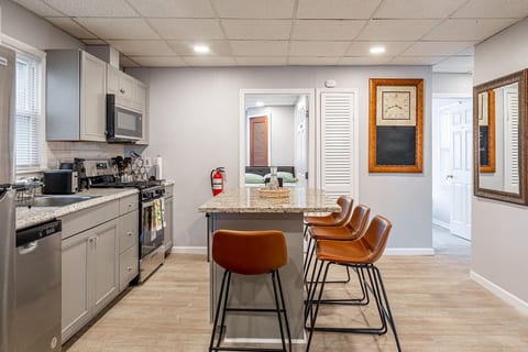 Grand Mansion 9BR-5BA-24Beds | EWR | NYC | Parking