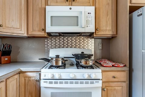 Sunset Suite 3BR-2BA-7 Beds | MetLife-NYC-Parking