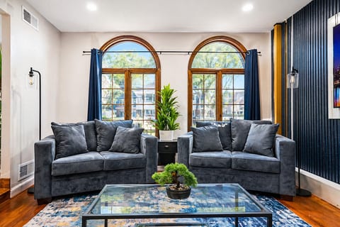 Mega Mansion! 6BR-3.5BA | NYC+ Free Parking