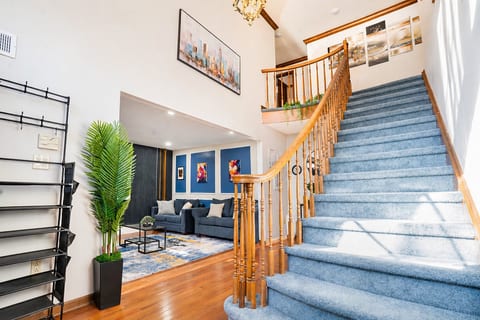 Mega Mansion! 6BR-3.5BA | NYC+ Free Parking