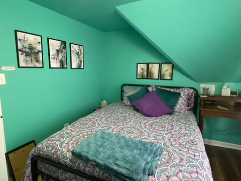 Dragonfly Room - Cottage East