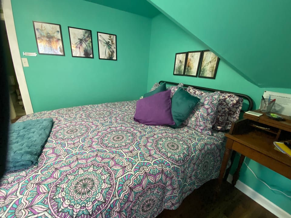 Dragonfly Room - Cottage East - Kansas City