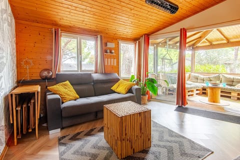 Mer et Pins - chalet with swimming pool