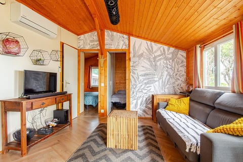 Mer et Pins - chalet with swimming pool
