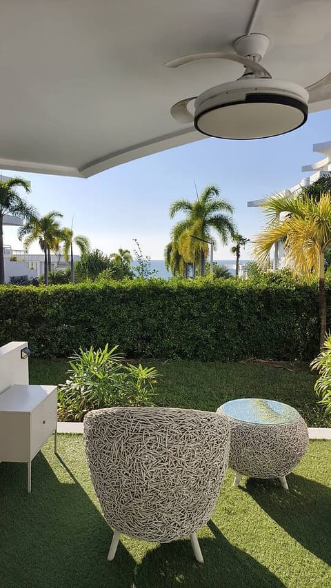 Seaside Studio / Ocean-View Pool & Green Balcony