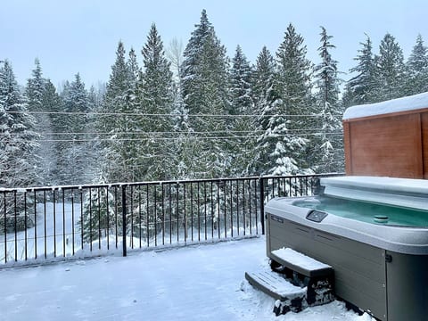 Massive Private Deck with Hot Tub