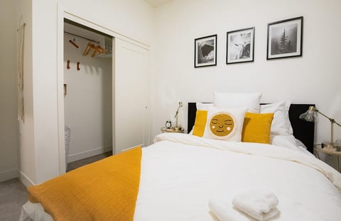 Cozy Condo | Hot Tub | 3min to Resort | Local Art image 5