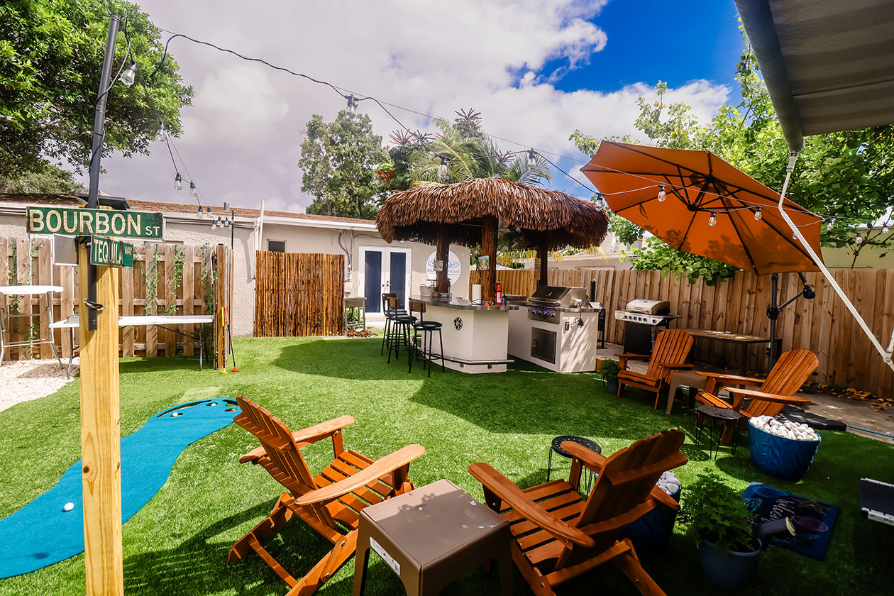 Tropical House w/ Tiki-Hut BBQ & Hibachi Grill