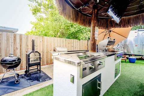 Tropical House w/ Tiki-Hut BBQ & Hibachi Grill