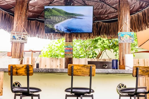 Tropical House w/ Tiki-Hut BBQ & Hibachi Grill