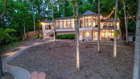Luxury Secluded Lake Home King Beach Views Dock