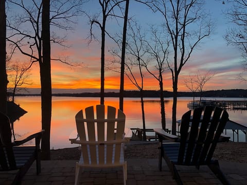 Luxury Secluded Lake Home King Beach Views Dock