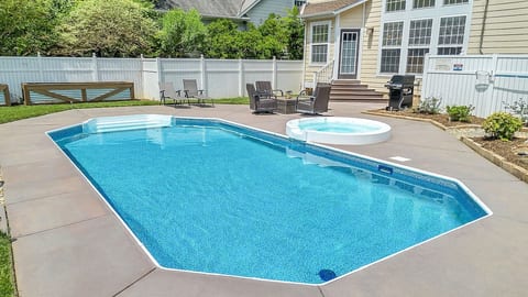 Birkdale Village House with Pool Pet friendly image 5