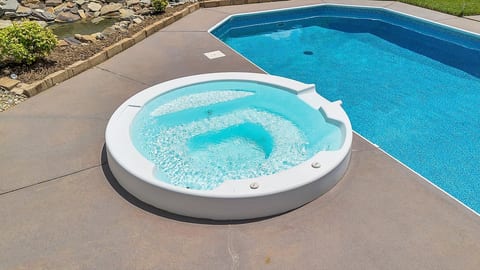 Birkdale Village House with Pool Pet friendly image 4