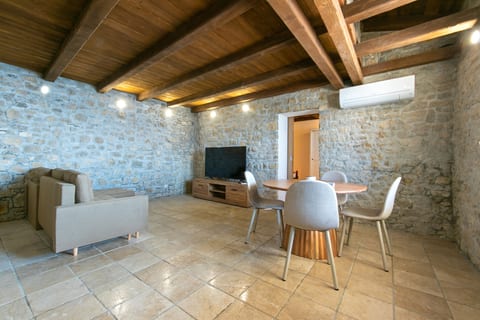 Apartments Brela with pool - Unit 378348-13