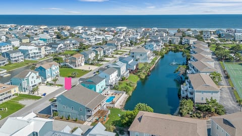 4BR OIB House w/Golf cart. 5 min walk to beach!