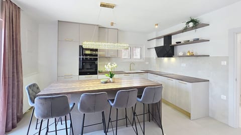 Apartments Cubranic/Brnic - Unit 54065-61